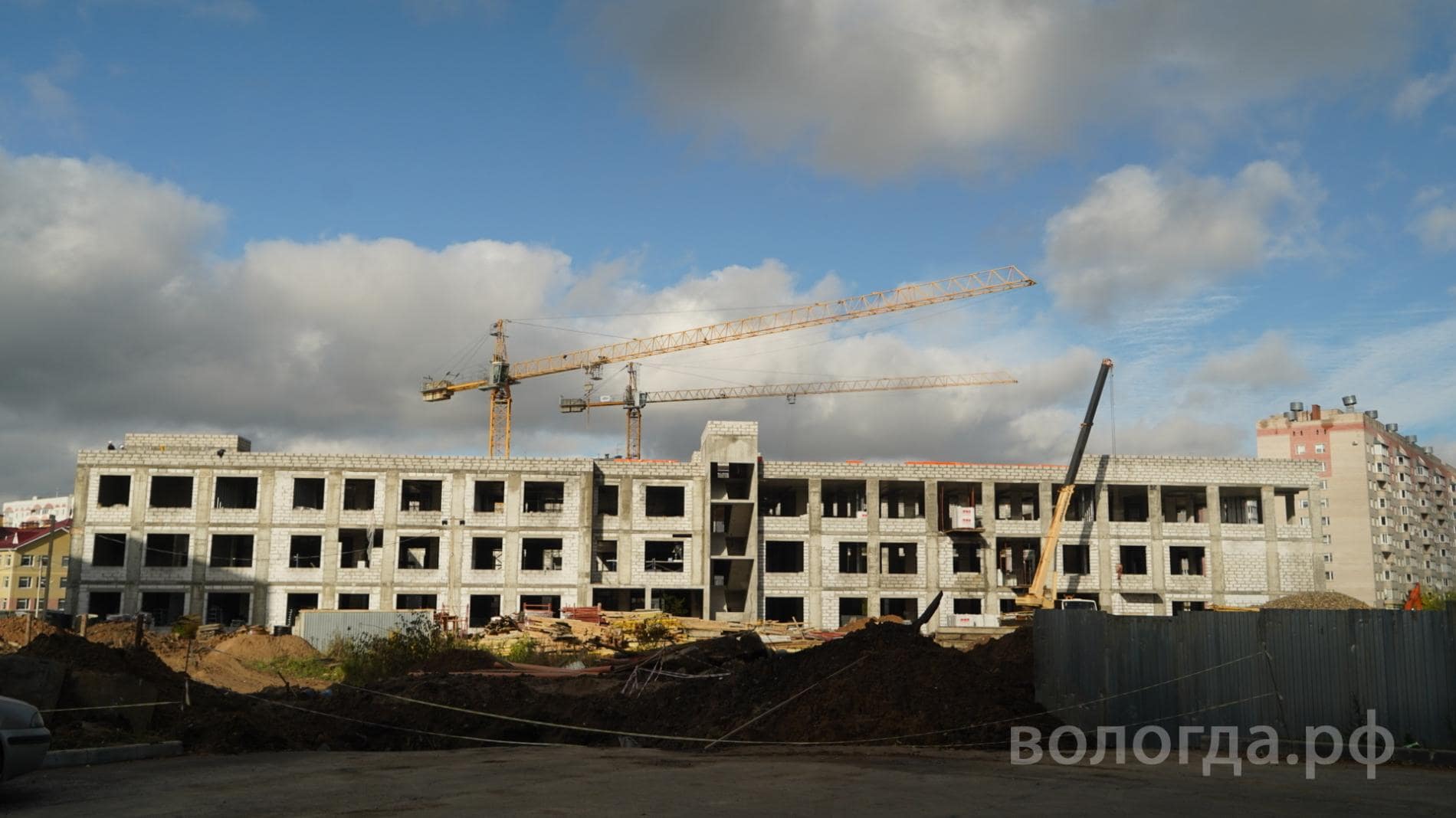 Монолитные работы завершены на строящемся здании будущей школы на ул. Преминина в Вологде