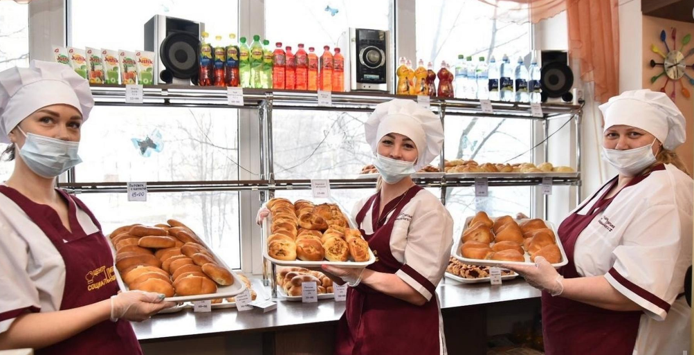 Пироги по 10 и 15 рублей и блины с разными начинками можно купить рядом с избирательными участками